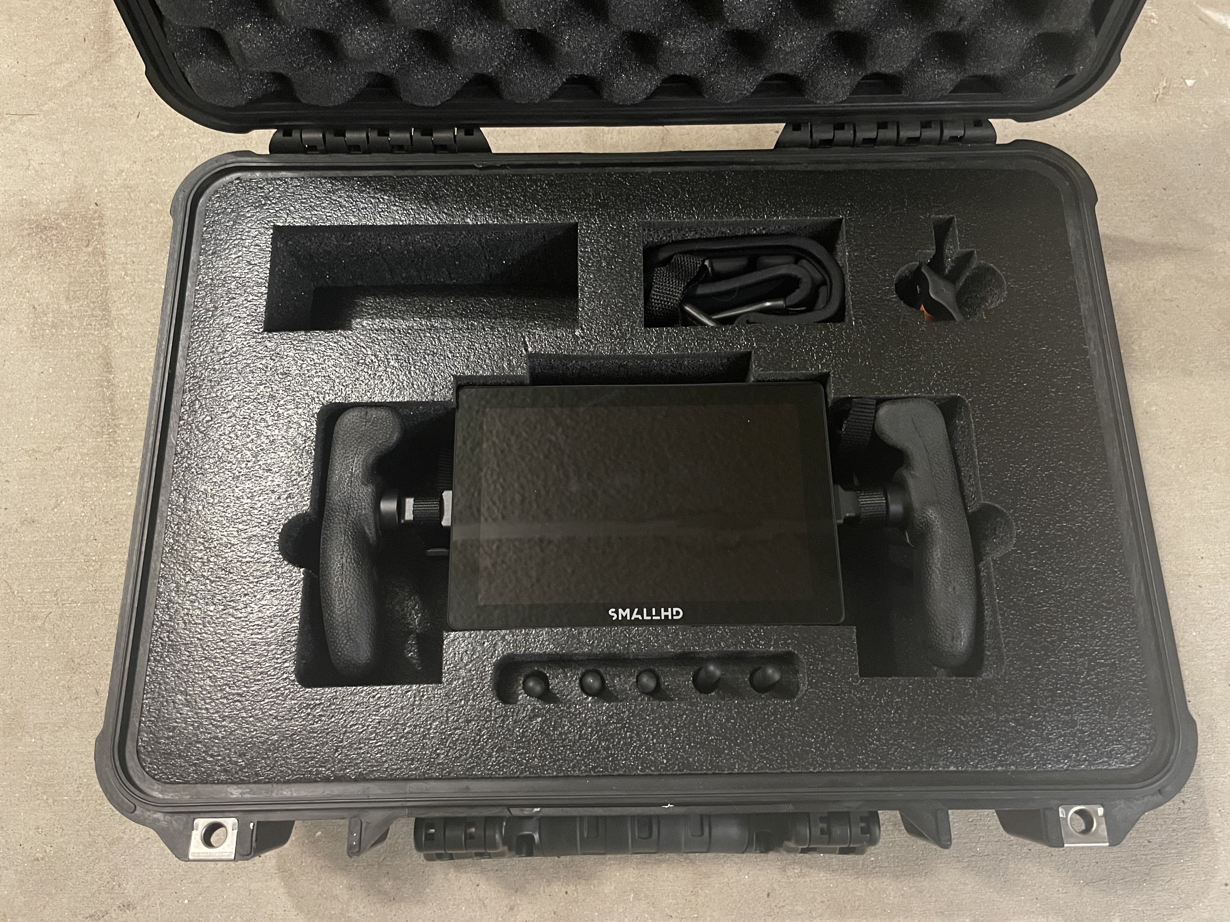 SmallHD Cine 7 Monitor with Bolt 4K Receiver and Accessories0